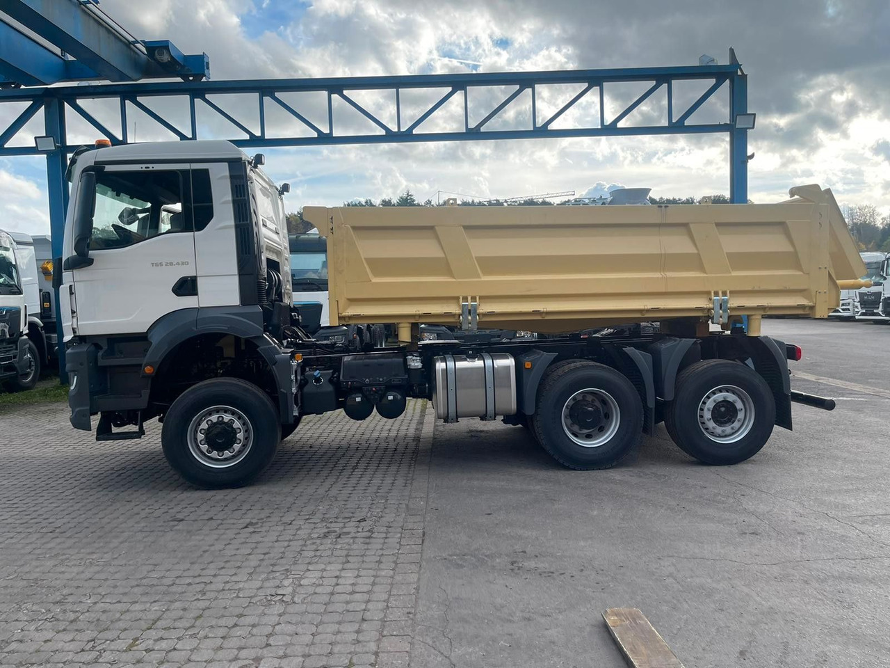 MAN TGS 28.440 6x4-4 / 3-Seiten- Kipper EuromixMTP MAN TGS 28.440 6x4-4 / 3-Seiten- Kipper EuromixMTP - Camión volquete: foto 2 MAN TGS 28.440 6x4-4 / 3-Seiten- Kipper EuromixMTP MAN TGS 28.440 6x4-4 / 3-Seiten- Kipper EuromixMTP - Camión volquete: foto 2