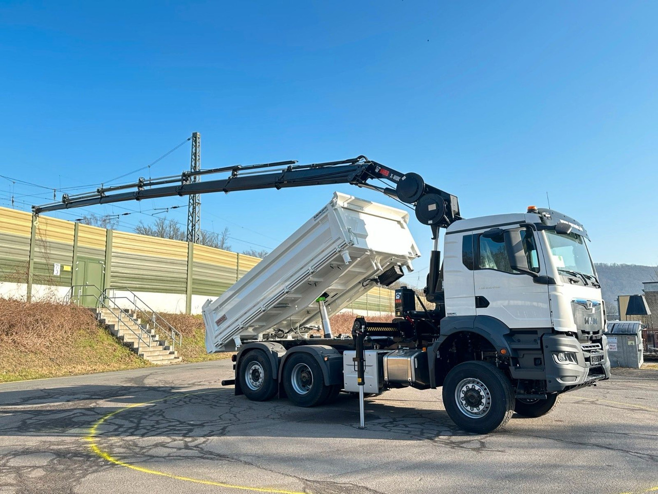 MAN TGS 28.440 6x4-4/3-Seiten- Kipper / Hiab 228-6 - Camión volquete, Camión grúa: foto 4 MAN TGS 28.440 6x4-4/3-Seiten- Kipper / Hiab 228-6 - Camión volquete, Camión grúa: foto 4