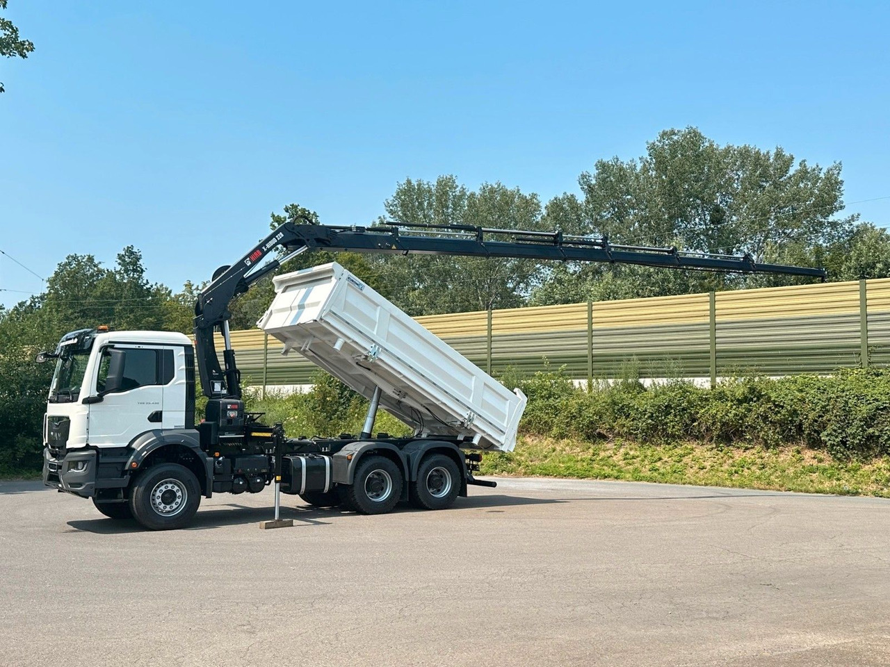MAN TGS 33.440 6x4 /3-Seiten- Kipper / HIAB 228-6 - Camión volquete, Camión grúa: foto 4 MAN TGS 33.440 6x4 /3-Seiten- Kipper / HIAB 228-6 - Camión volquete, Camión grúa: foto 4