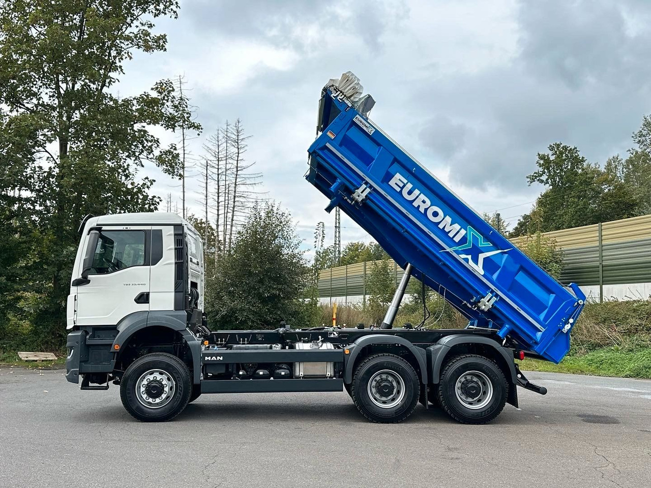 MAN TGS 33.440 6x6 /Euro6 3-Seiten-Kipper EuromixMTP - Camión volquete: foto 2 MAN TGS 33.440 6x6 /Euro6 3-Seiten-Kipper EuromixMTP - Camión volquete: foto 2