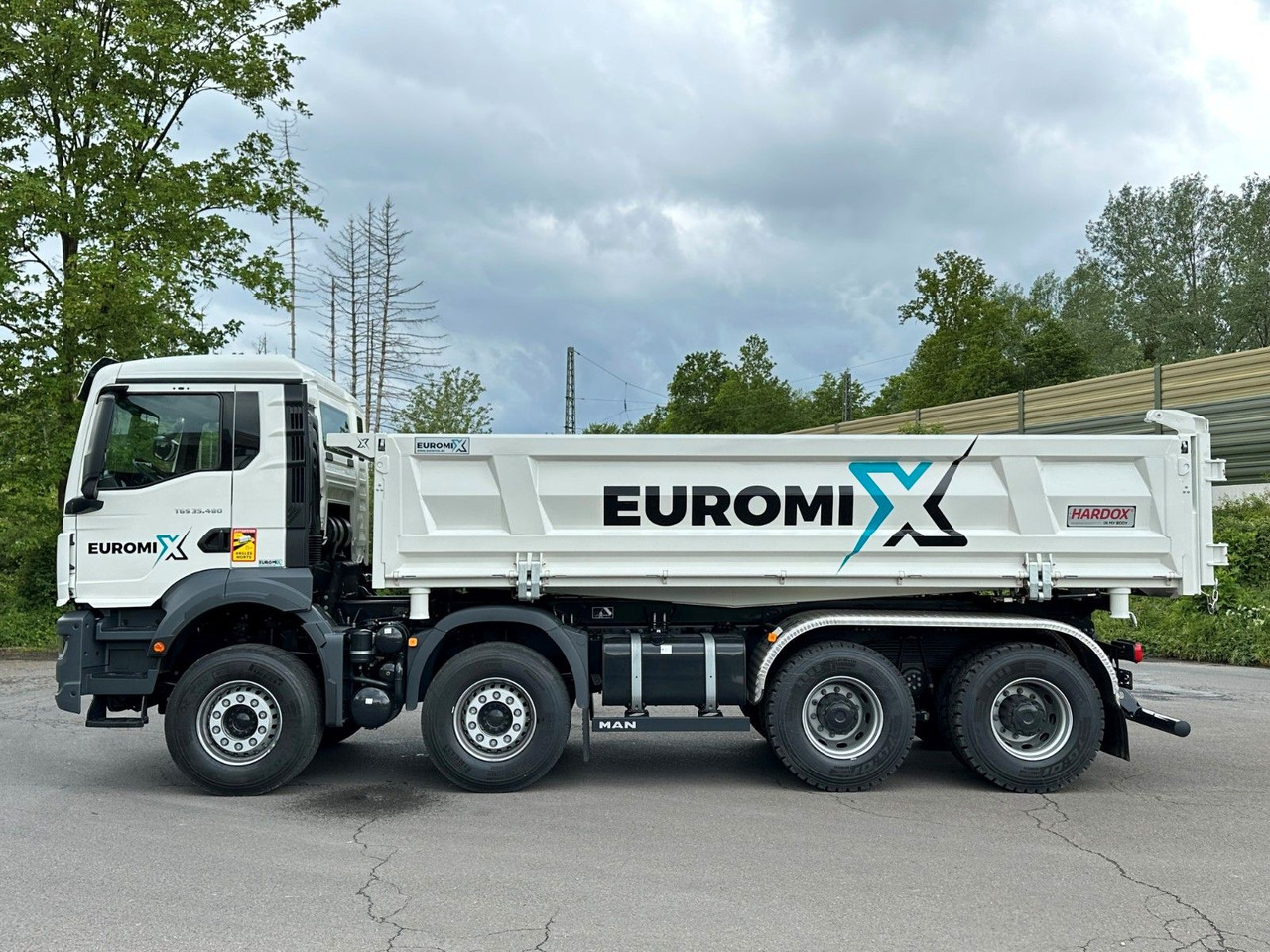 MAN TGS 35.480 8x4 EuromixMTP 2-Seiten-Kipper - Camión volquete: foto 4 MAN TGS 35.480 8x4 EuromixMTP 2-Seiten-Kipper - Camión volquete: foto 4