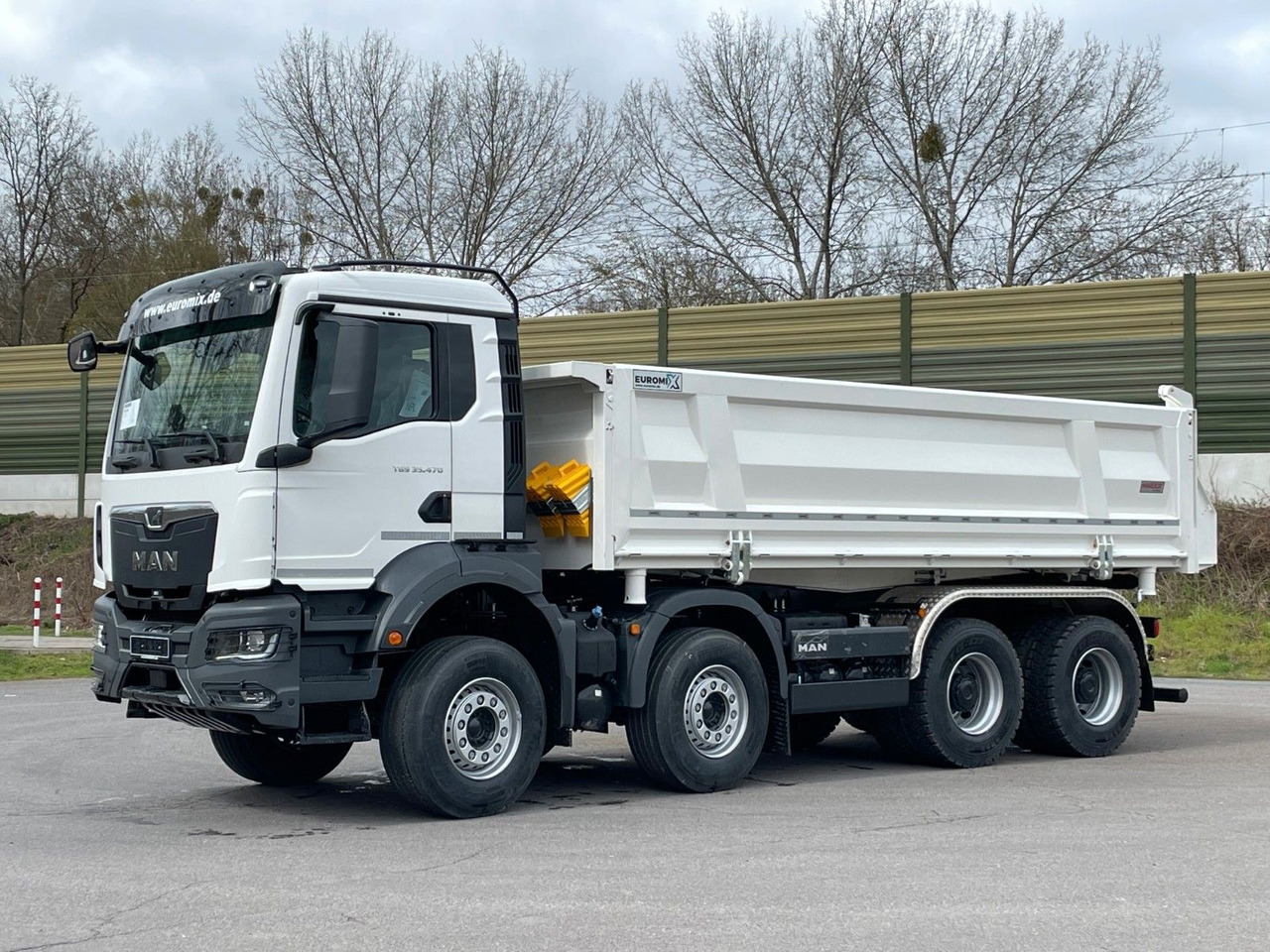 MAN TGS 35.520 8x4 EuromixMTP 3-Seiten-Kipper - Camión volquete: foto 2 MAN TGS 35.520 8x4 EuromixMTP 3-Seiten-Kipper - Camión volquete: foto 2