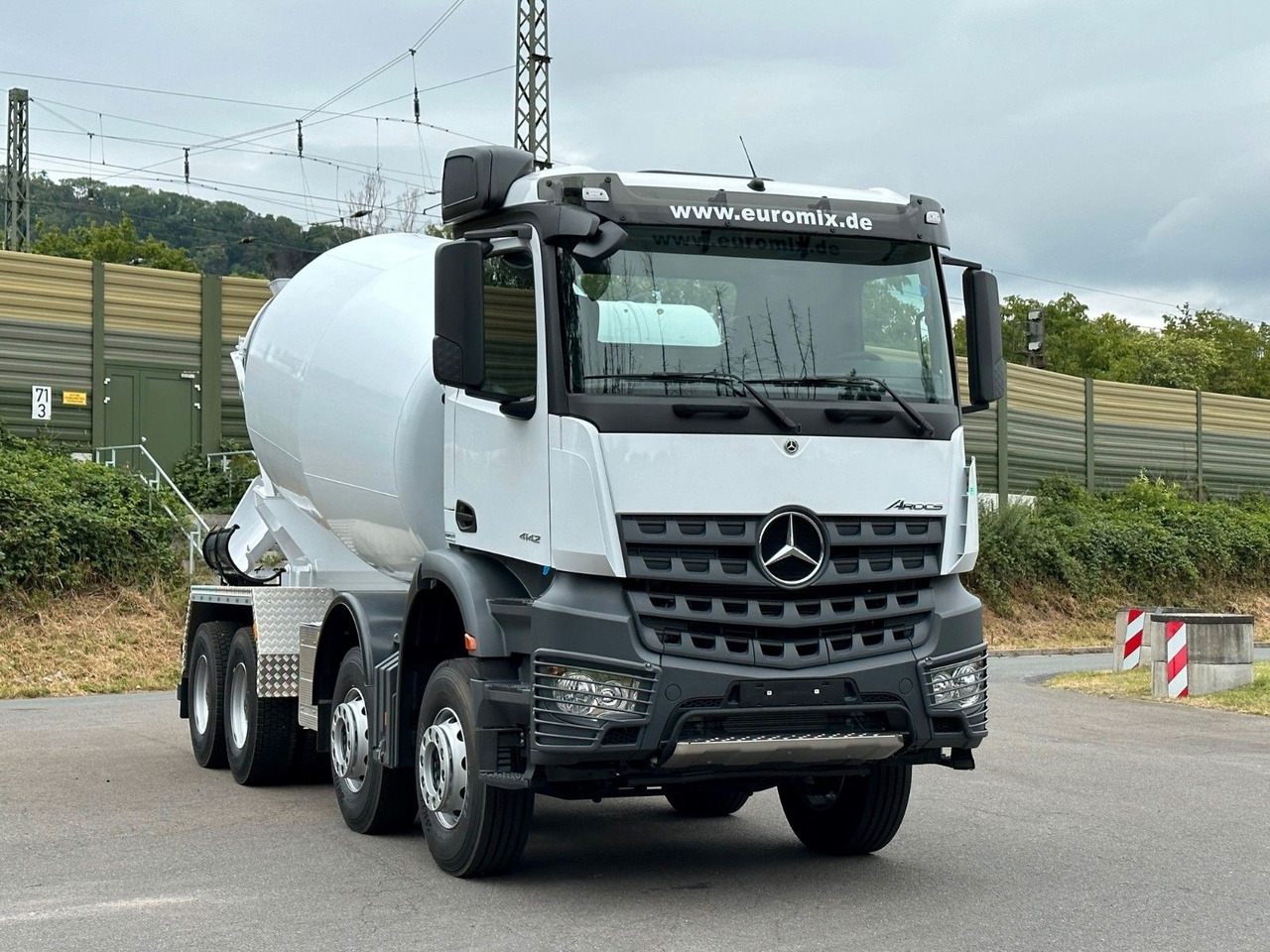 Leasing de  Mercedes-Benz AROCS 5  4142 B 8X4 Euro 3 EuromixMTP EM 10 Mercedes-Benz AROCS 5  4142 B 8X4 Euro 3 EuromixMTP EM 10: foto 10