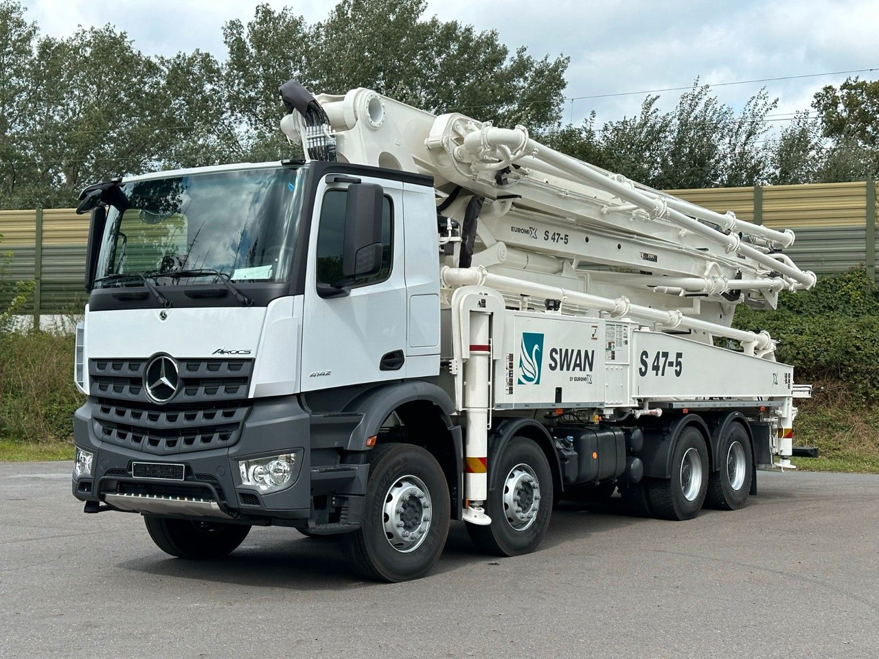 Mercedes-Benz Arocs 5 4142 8x4 SWAN TSP 47-5 160RZ ( 47m ) - Bomba de hormigón: foto 2 Mercedes-Benz Arocs 5 4142 8x4 SWAN TSP 47-5 160RZ ( 47m ) - Bomba de hormigón: foto 2