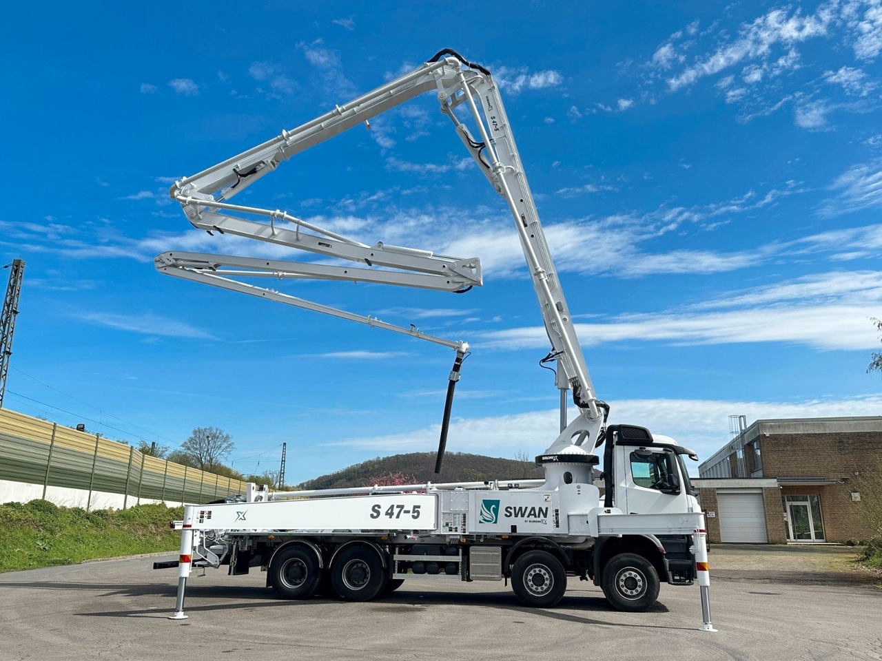 Mercedes-Benz Arocs 5 4542 8x4 SWAN TSP 47-5 160RZ ( 47m ) - Bomba de hormigón: foto 2 Mercedes-Benz Arocs 5 4542 8x4 SWAN TSP 47-5 160RZ ( 47m ) - Bomba de hormigón: foto 2