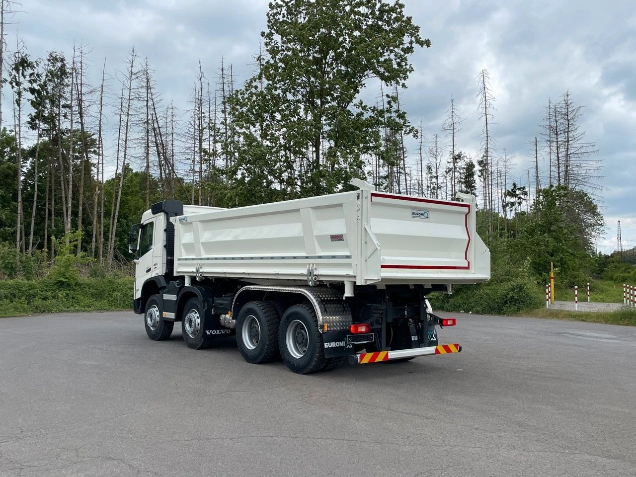 Volvo FMX 460 8x4 / WECHSELSYSTEM KIPPER+MISCHER Volvo FMX 460 8x4 / WECHSELSYSTEM KIPPER+MISCHER - Camión hormigonera: foto 4 Volvo FMX 460 8x4 / WECHSELSYSTEM KIPPER+MISCHER Volvo FMX 460 8x4 / WECHSELSYSTEM KIPPER+MISCHER - Camión hormigonera: foto 4