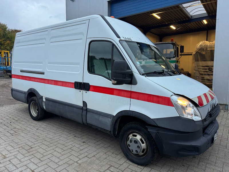 Iveco Daily **35C15-EURO 5-MOTOR 3.0** - Furgón: foto 1 Iveco Daily **35C15-EURO 5-MOTOR 3.0** - Furgón: foto 1