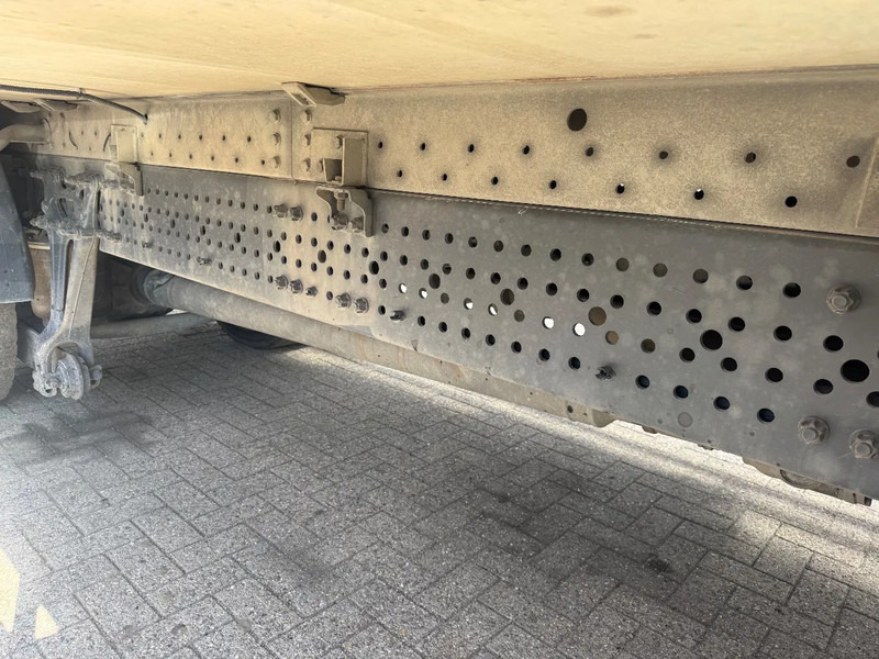 Mercedes-Benz Antos 1827 **BLUETEC 6-FRENCH TRUCK-8,70L BOX** - Camión frigorífico: foto 5 Mercedes-Benz Antos 1827 **BLUETEC 6-FRENCH TRUCK-8,70L BOX** - Camión frigorífico: foto 5