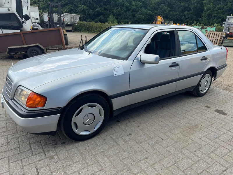Mercedes-Benz C-Klasse **C250DIESEL+AIRCO** - Sedan: foto 1 Mercedes-Benz C-Klasse **C250DIESEL+AIRCO** - Sedan: foto 1
