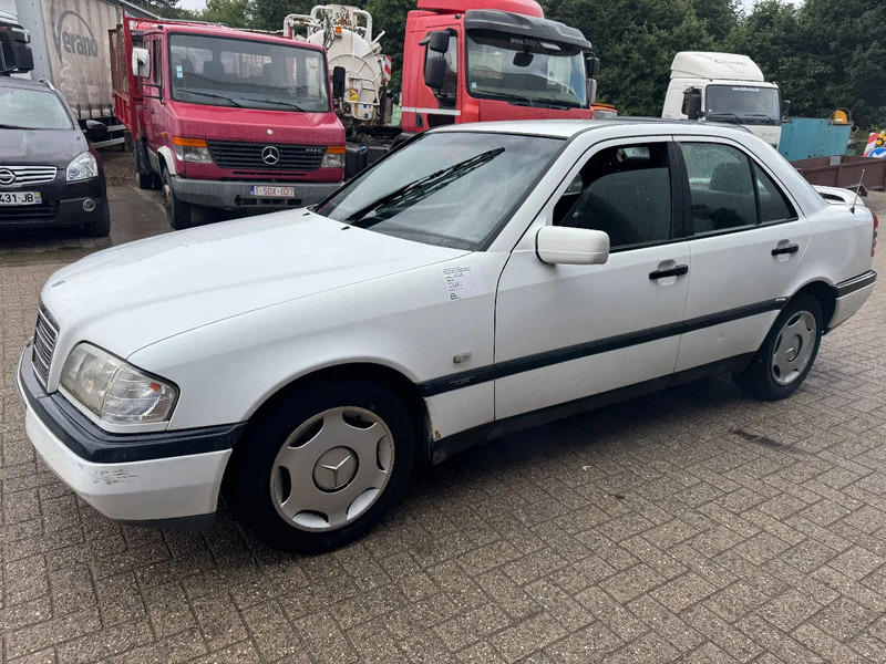 Mercedes-Benz C-Klasse **C250DIESEL** - Sedan: foto 1 Mercedes-Benz C-Klasse **C250DIESEL** - Sedan: foto 1