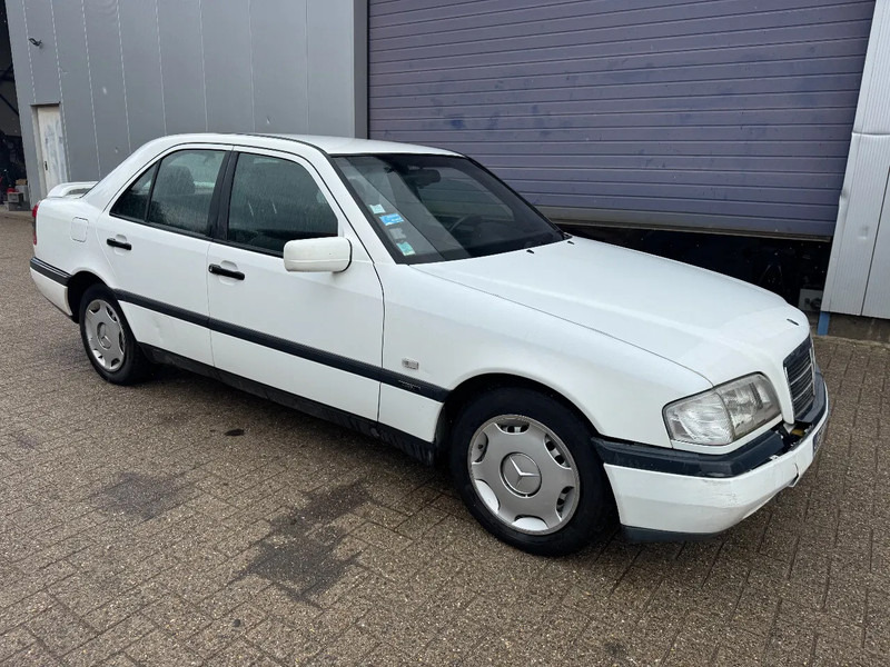 Mercedes-Benz C-Klasse **C250DIESEL** - Sedan: foto 3 Mercedes-Benz C-Klasse **C250DIESEL** - Sedan: foto 3