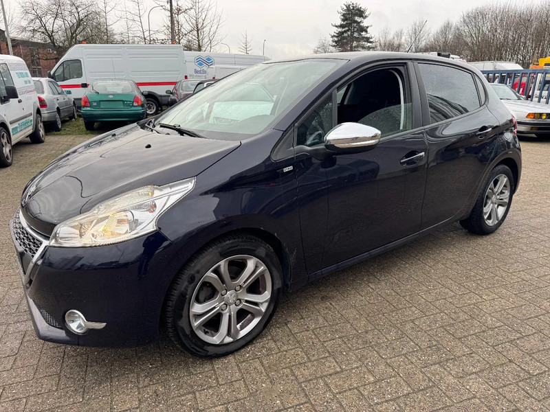 Peugeot 208 **STYLE-EURO 5B-AIRCO** - Hatchback: foto 1 Peugeot 208 **STYLE-EURO 5B-AIRCO** - Hatchback: foto 1