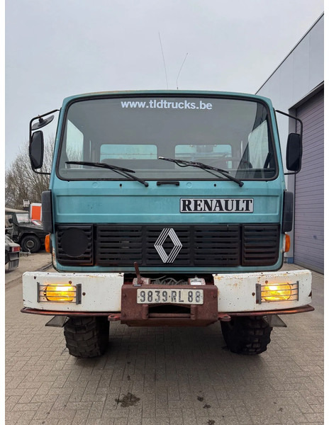 Renault Midliner 95-130 4X4 + WINCH - TREUILLE - Camión caja cerrada: foto 2 Renault Midliner 95-130 4X4 + WINCH - TREUILLE - Camión caja cerrada: foto 2