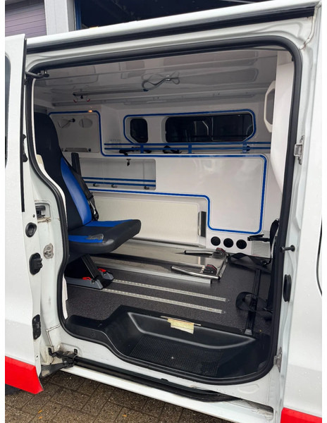 Ambulancia Renault Trafic **AMBULANCE-EURO 5-AC-DCI120**: foto 6 Ambulancia Renault Trafic **AMBULANCE-EURO 5-AC-DCI120**: foto 6