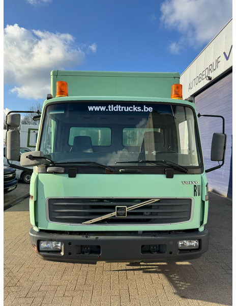 Volvo FL 180 **GENERATOR 100Kva MERCEDES V6** - Camión caja cerrada: foto 2 Volvo FL 180 **GENERATOR 100Kva MERCEDES V6** - Camión caja cerrada: foto 2