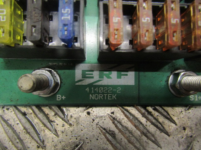 ERF ECX FUSEBOARD P/NO 414022-2 - Sistema eléctrico para Camión: foto 2 ERF ECX FUSEBOARD P/NO 414022-2 - Sistema eléctrico para Camión: foto 2