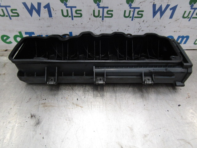 MERCEDES ATEGO 815 ROCKERCOVER P/NO A9040100930 - Motor y piezas para Camión: foto 2 MERCEDES ATEGO 815 ROCKERCOVER P/NO A9040100930 - Motor y piezas para Camión: foto 2