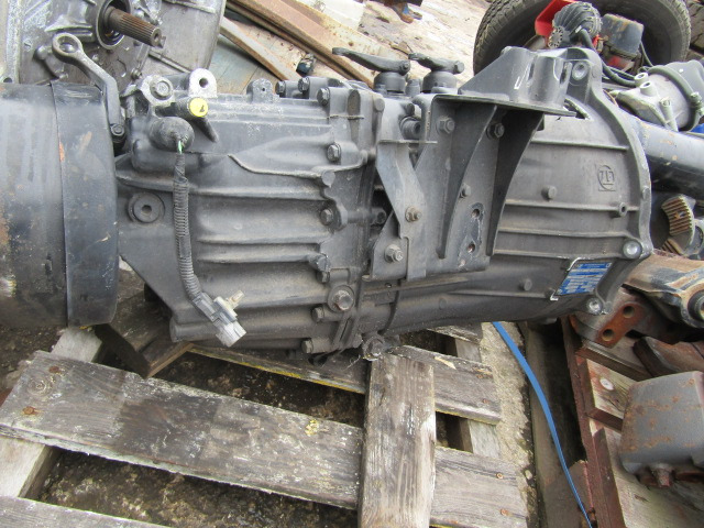 MITSUBISHI FUSO 6 SPEED MANUAL ZF GEARBOX TYPE 6S 420V - Caja de cambios para Camión: foto 2 MITSUBISHI FUSO 6 SPEED MANUAL ZF GEARBOX TYPE 6S 420V - Caja de cambios para Camión: foto 2