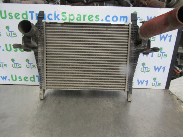 RENAULT MIDLUM DCI 130 INTERCOOLER P/NO 504028467 - Radiador para Camión: foto 1 RENAULT MIDLUM DCI 130 INTERCOOLER P/NO 504028467 - Radiador para Camión: foto 1