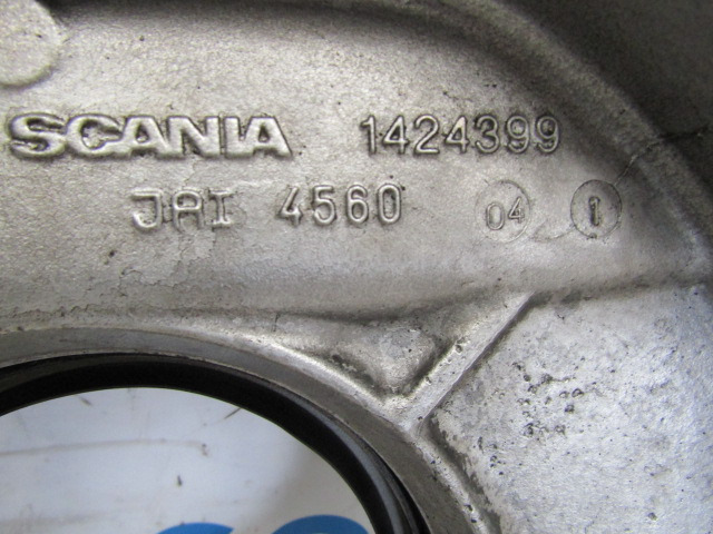 SCANIA 144/164 V8 FRONT CRANK CASE COVER P/NO 1424399 - Motor y piezas para Camión: foto 2 SCANIA 144/164 V8 FRONT CRANK CASE COVER P/NO 1424399 - Motor y piezas para Camión: foto 2