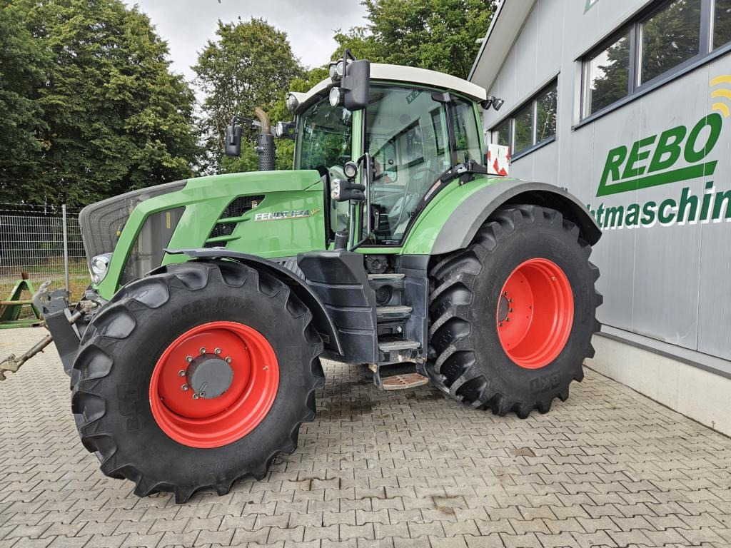 Fendt 824 Vario ProfiPlus - Tractor: foto 1 Fendt 824 Vario ProfiPlus - Tractor: foto 1