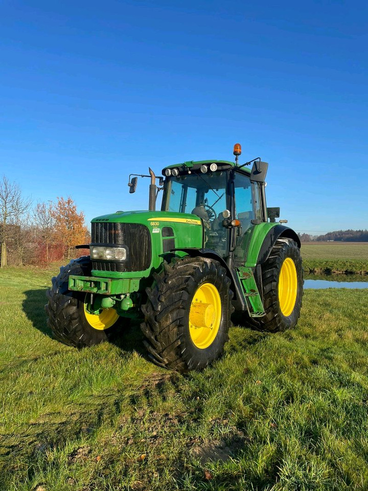 John Deere 6830 Premium - Tractor: foto 1 John Deere 6830 Premium - Tractor: foto 1