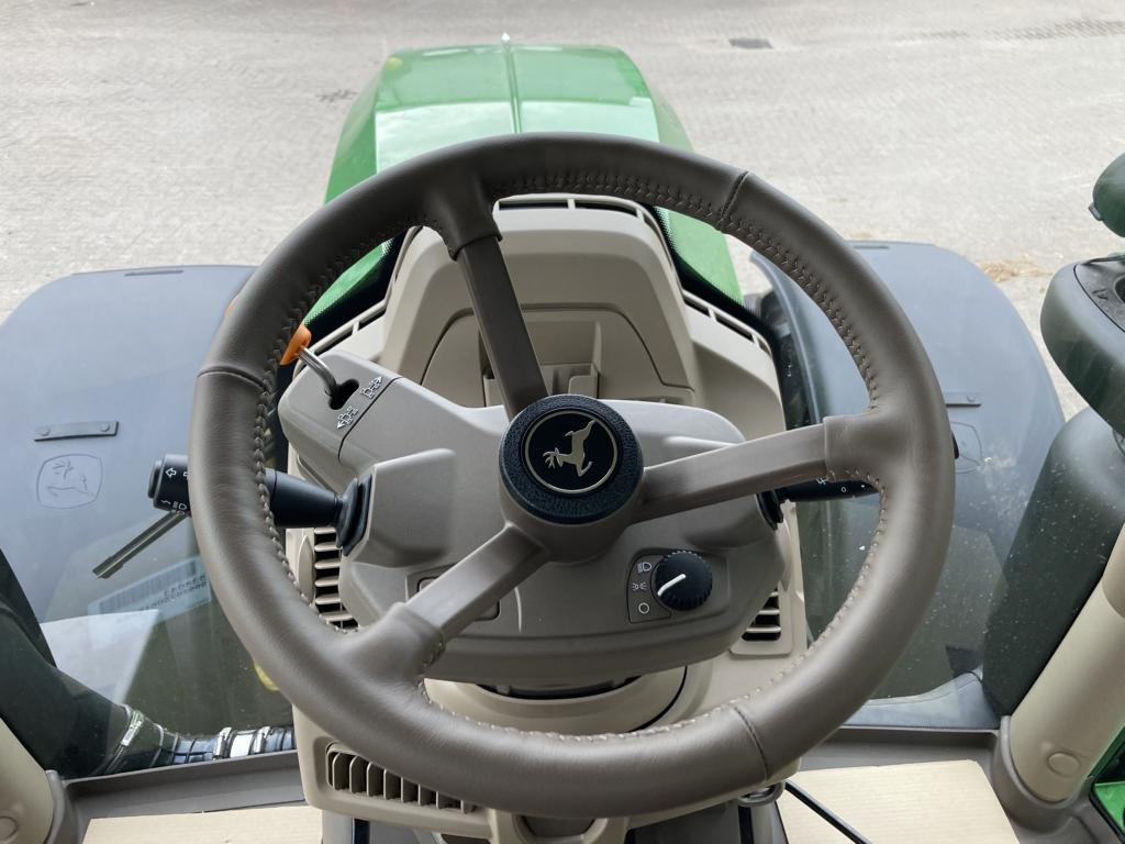 John Deere 6R250 - Tractor: foto 2 John Deere 6R250 - Tractor: foto 2
