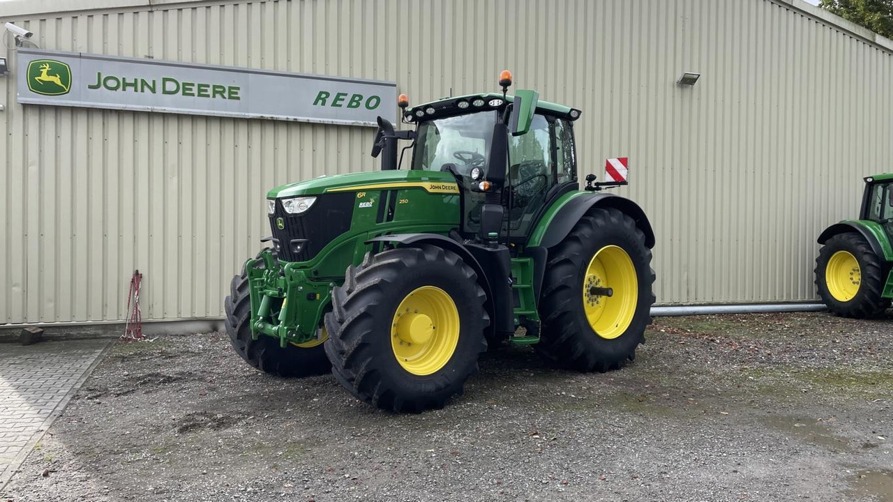 John Deere 6R250 - Tractor: foto 1 John Deere 6R250 - Tractor: foto 1