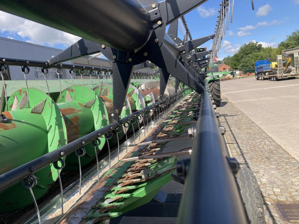 John Deere SCHNEIDWERK 630X - Cosechadora de granos: foto 4 John Deere SCHNEIDWERK 630X - Cosechadora de granos: foto 4