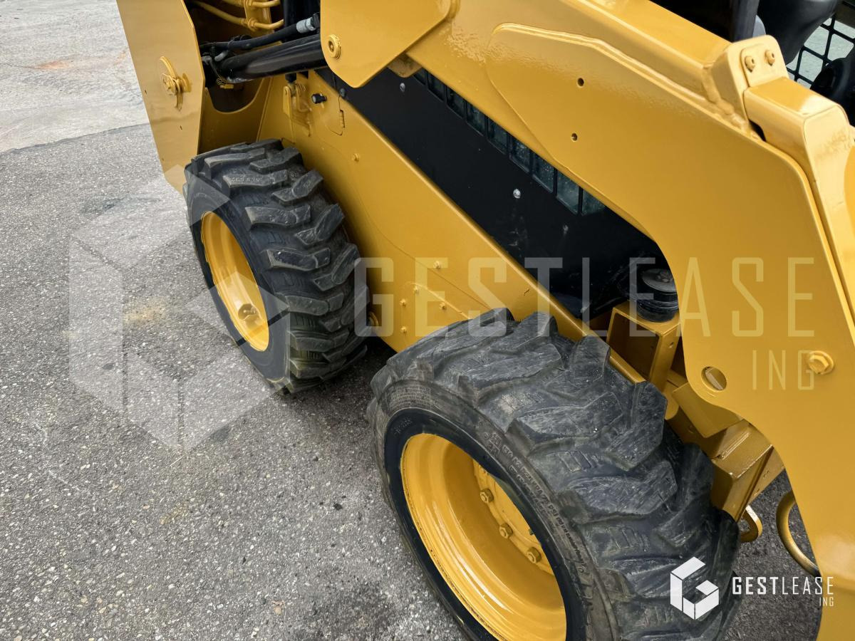 Minicargadora Caterpillar 236D: foto 6