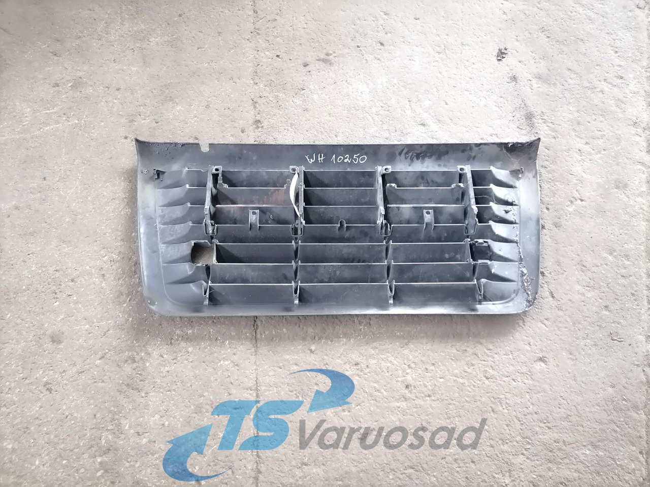 DAF Grille panel 10412789 - Parrilla para Camión: foto 2 DAF Grille panel 10412789 - Parrilla para Camión: foto 2