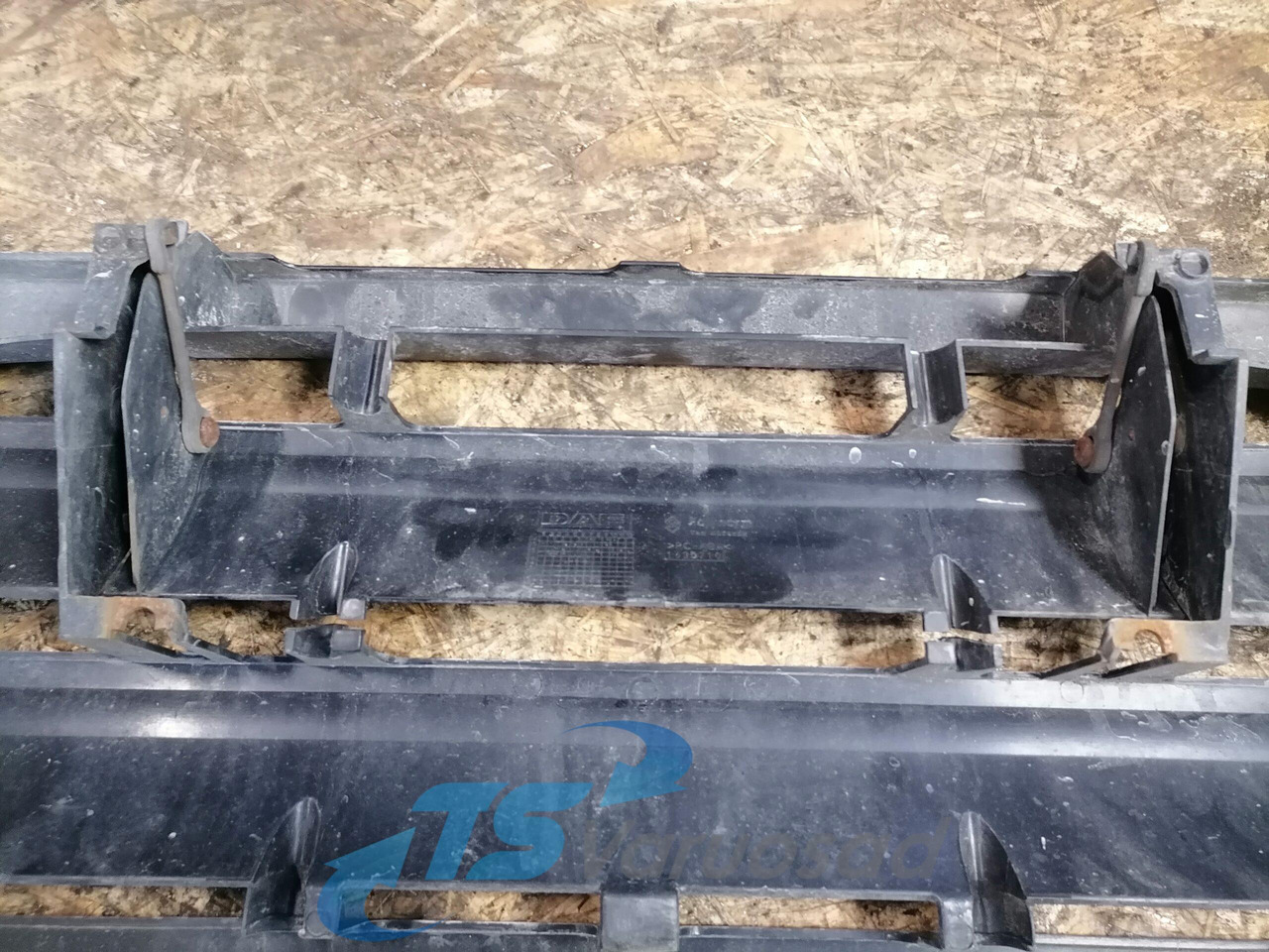 DAF Grille panel 1635802 - Parrilla para Camión: foto 2 DAF Grille panel 1635802 - Parrilla para Camión: foto 2