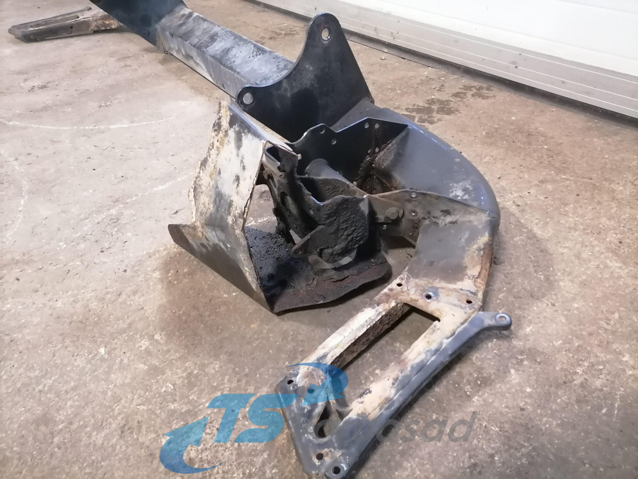 MAN Bumper 81418905171 - Parachoques para Camión: foto 3 MAN Bumper 81418905171 - Parachoques para Camión: foto 3