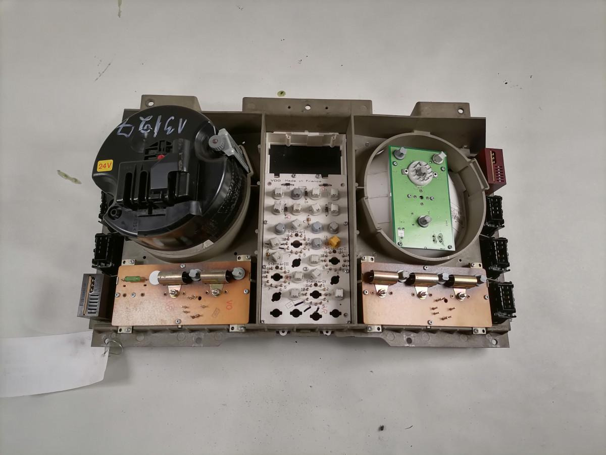 MAN Dashboard 81272026080 - Salpicadero para Camión: foto 4 MAN Dashboard 81272026080 - Salpicadero para Camión: foto 4