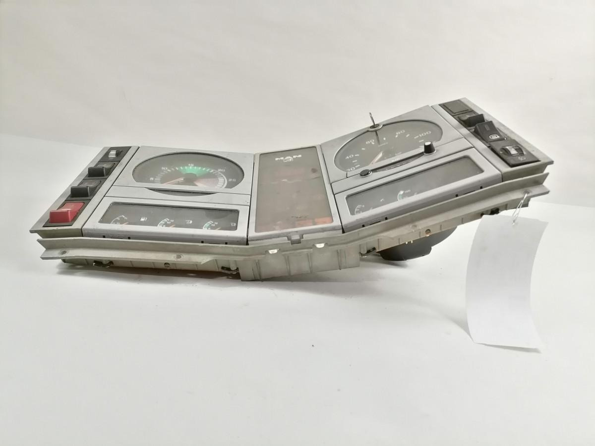 MAN Dashboard 81272026080 - Salpicadero para Camión: foto 2 MAN Dashboard 81272026080 - Salpicadero para Camión: foto 2