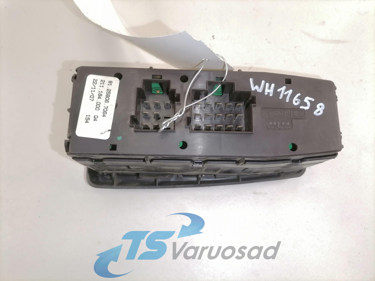 MAN Lüliti, klaasitõstuk 81258067064 - Cabina para Camión: foto 2 MAN Lüliti, klaasitõstuk 81258067064 - Cabina para Camión: foto 2