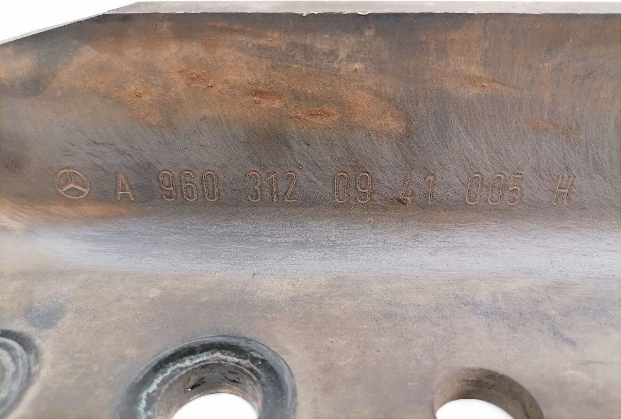 Mercedes-Benz Raami kronstein A9603120941 - Bastidor/ Chasis para Camión: foto 2 Mercedes-Benz Raami kronstein A9603120941 - Bastidor/ Chasis para Camión: foto 2