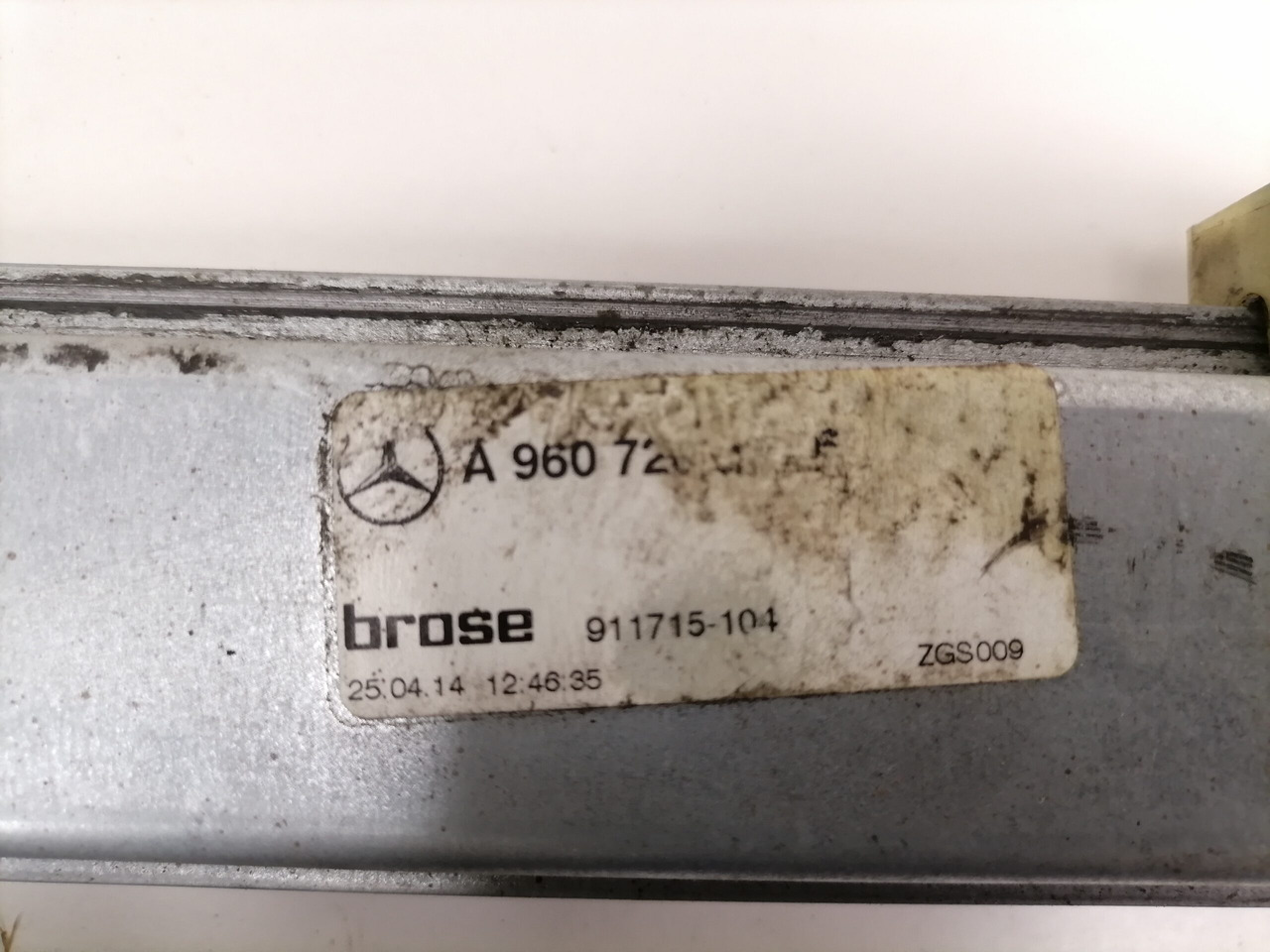 Mercedes-Benz Side window lifting mechanism A9607201146 - Ventana y piezas para Camión: foto 5 Mercedes-Benz Side window lifting mechanism A9607201146 - Ventana y piezas para Camión: foto 5