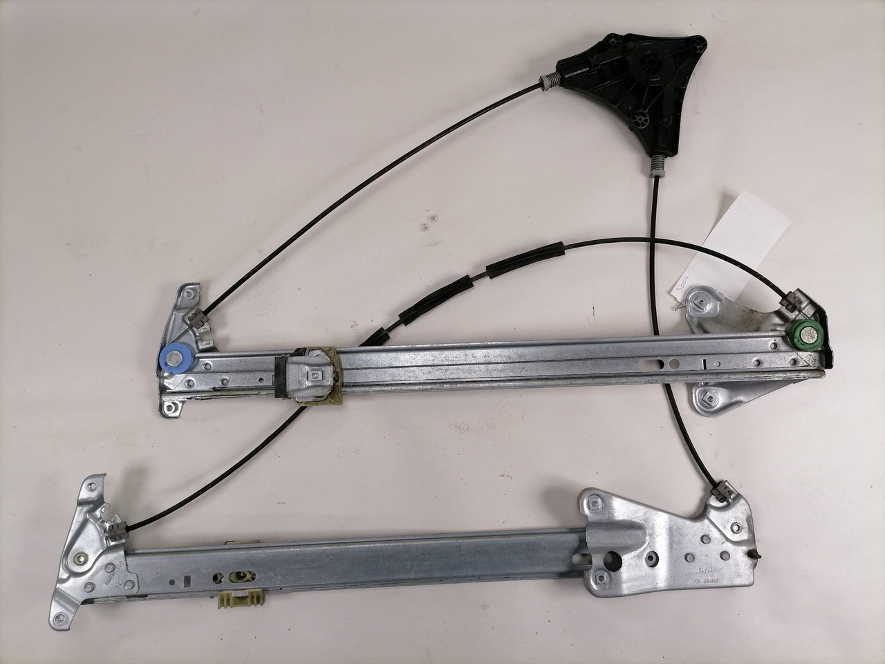 Mercedes-Benz Side window lifting mechanism A9607201246 - Ventana y piezas para Camión: foto 2 Mercedes-Benz Side window lifting mechanism A9607201246 - Ventana y piezas para Camión: foto 2