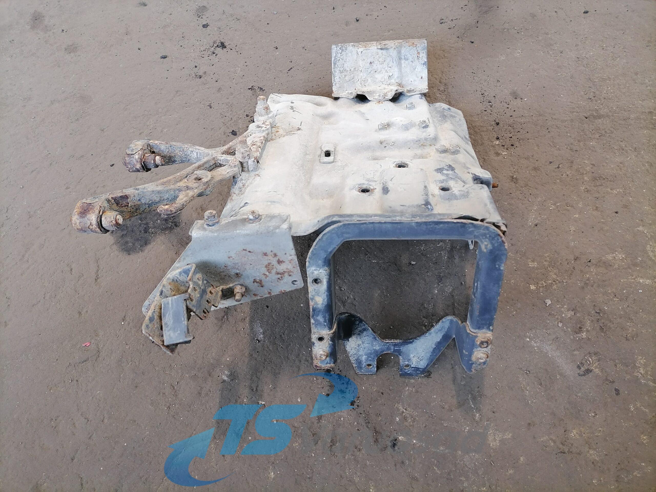 Scania Air dryer carrier plate 1367477 - Válvula de freno para Camión: foto 2 Scania Air dryer carrier plate 1367477 - Válvula de freno para Camión: foto 2