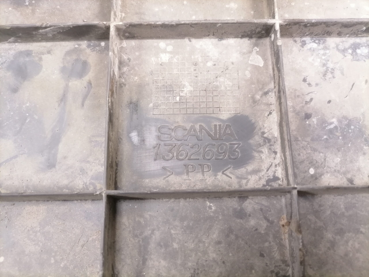 Scania Battery cover 1362693 - Acumulador para Camión: foto 4 Scania Battery cover 1362693 - Acumulador para Camión: foto 4