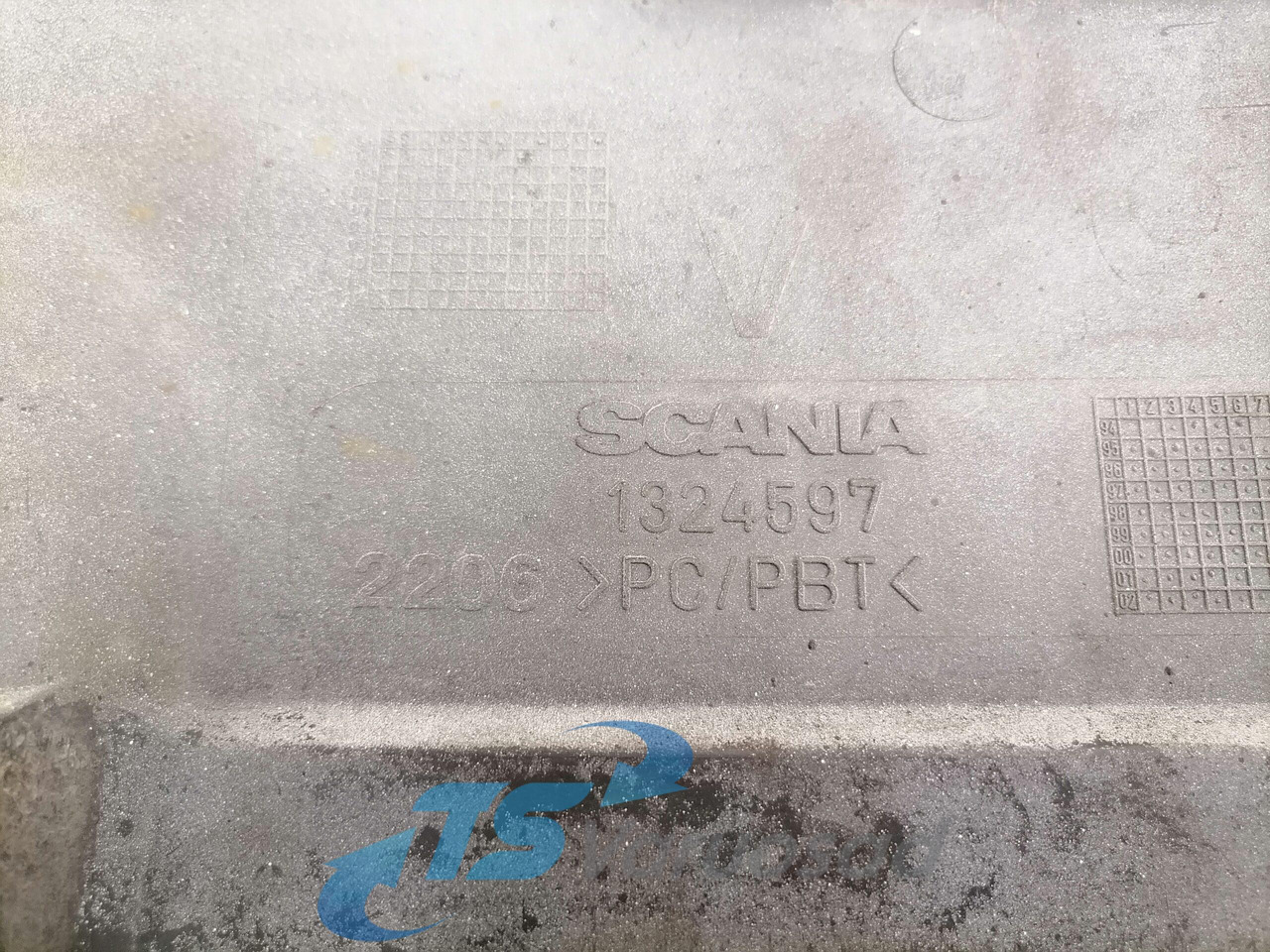 Scania Bumper cover 1324597 - Esquina parachoques para Camión: foto 4 Scania Bumper cover 1324597 - Esquina parachoques para Camión: foto 4