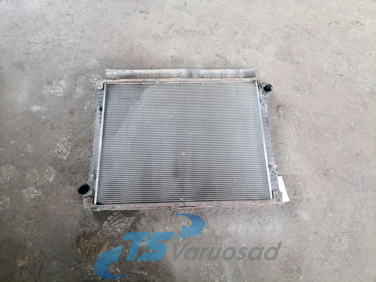 Scania Cooling radiator 1766125 - Radiador para Camión: foto 1 Scania Cooling radiator 1766125 - Radiador para Camión: foto 1