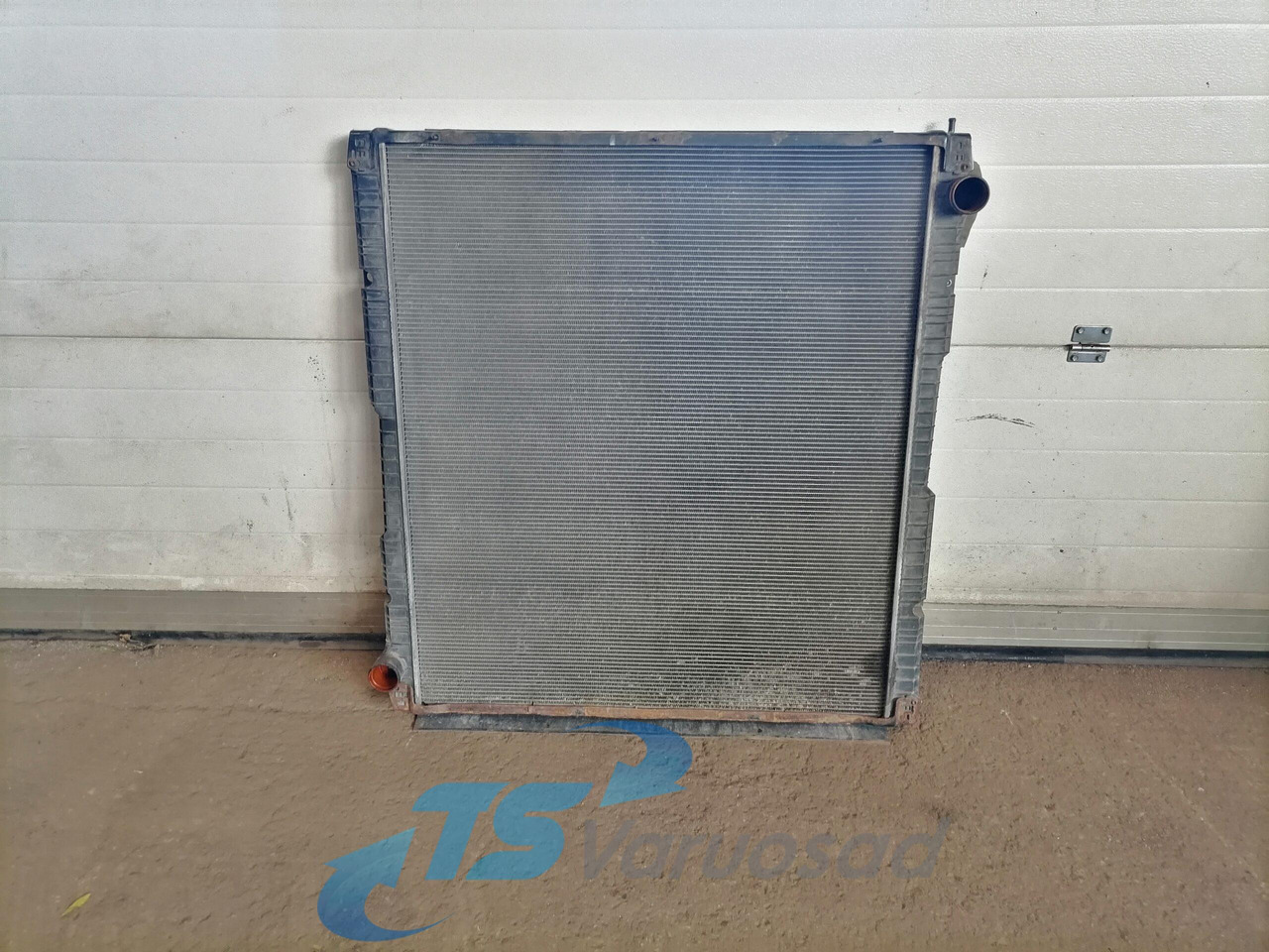 Scania Cooling radiator 1784616 - Radiador para Camión: foto 1 Scania Cooling radiator 1784616 - Radiador para Camión: foto 1