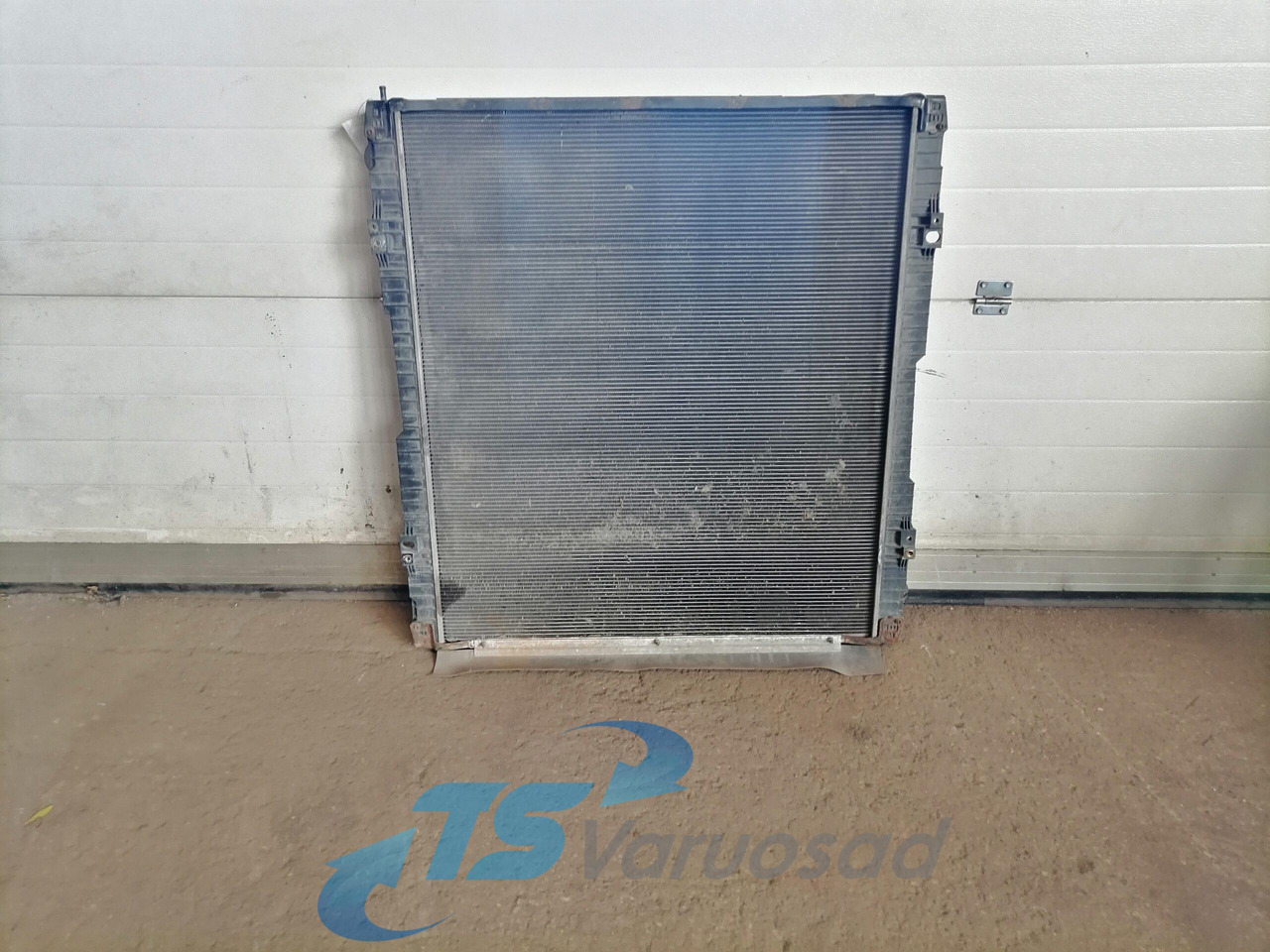 Scania Cooling radiator 1784616 - Radiador para Camión: foto 2 Scania Cooling radiator 1784616 - Radiador para Camión: foto 2