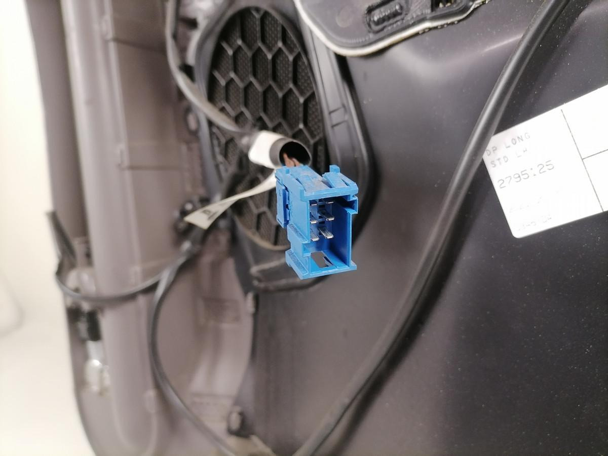 Scania Door trim panel 2795125 - Puerta y piezas para Camión: foto 2 Scania Door trim panel 2795125 - Puerta y piezas para Camión: foto 2