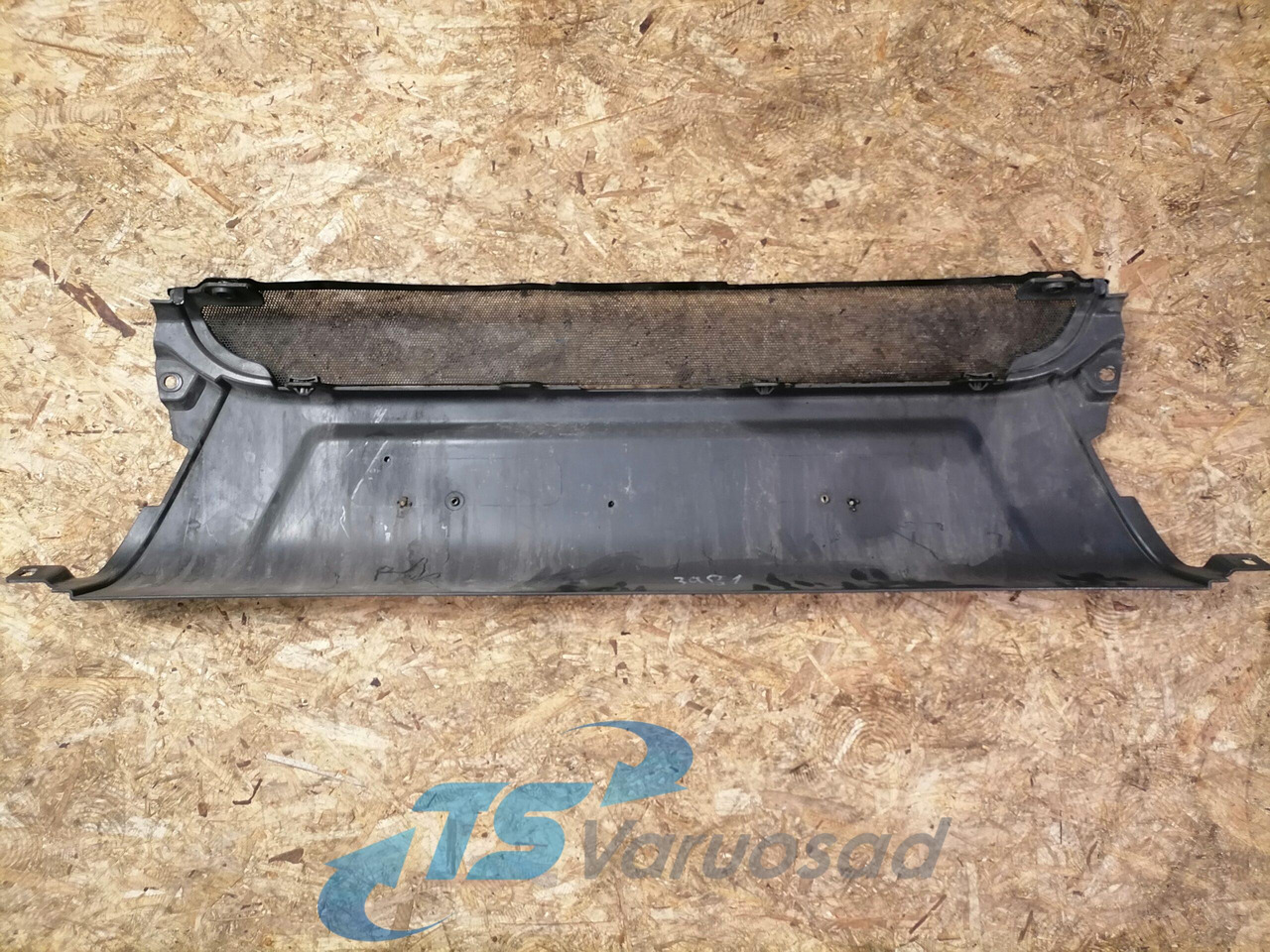 Scania Front bumper cover plastic 1865181 - Aerodinámica/ Spoiler para Camión: foto 2 Scania Front bumper cover plastic 1865181 - Aerodinámica/ Spoiler para Camión: foto 2