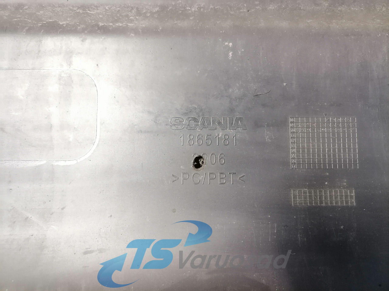 Scania Front bumper cover plastic 1865181 - Aerodinámica/ Spoiler para Camión: foto 4 Scania Front bumper cover plastic 1865181 - Aerodinámica/ Spoiler para Camión: foto 4