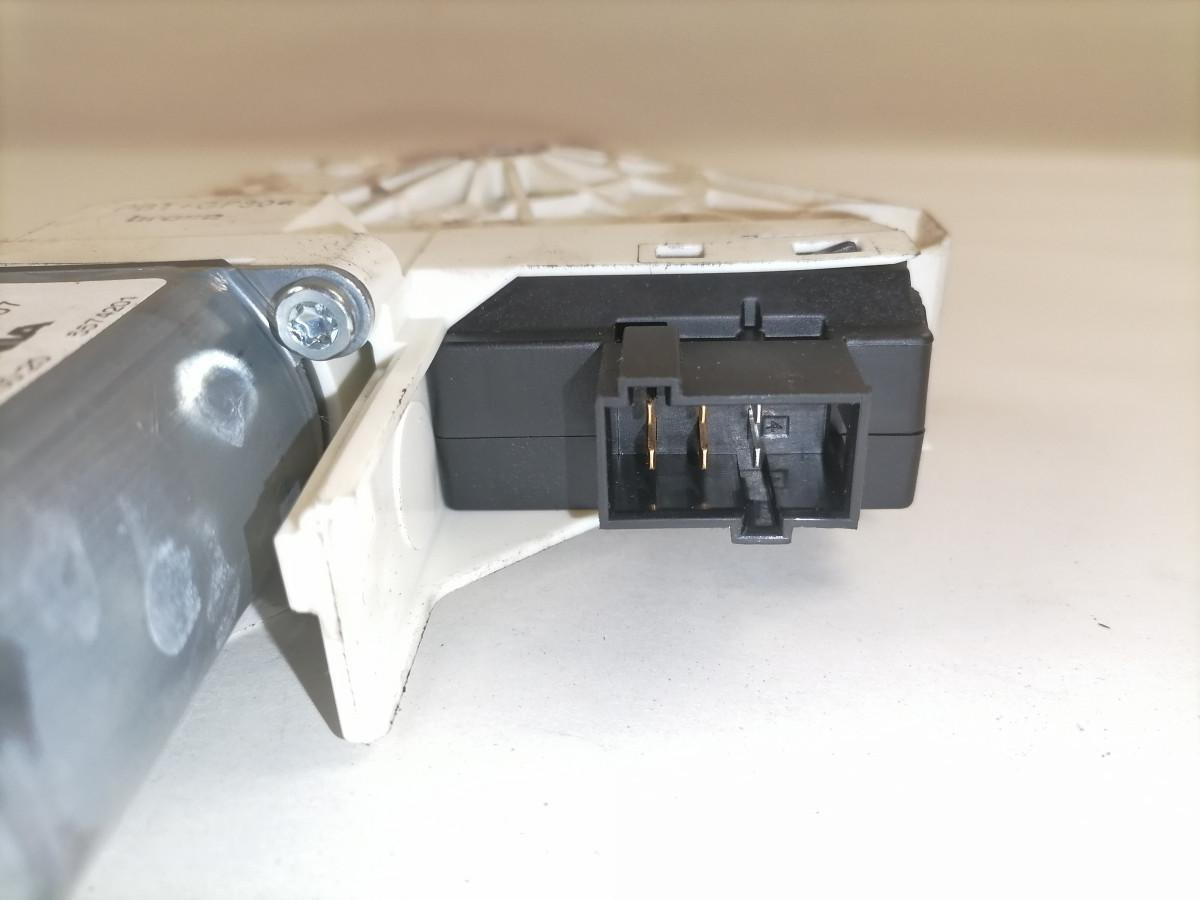 Scania Glass lift 2076264 - Ventana y piezas para Camión: foto 2 Scania Glass lift 2076264 - Ventana y piezas para Camión: foto 2