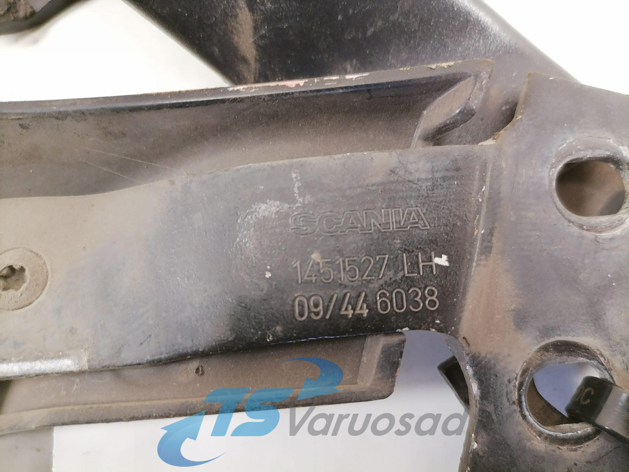 Scania Grille panel hinge 1451528 - Parrilla para Camión: foto 4 Scania Grille panel hinge 1451528 - Parrilla para Camión: foto 4